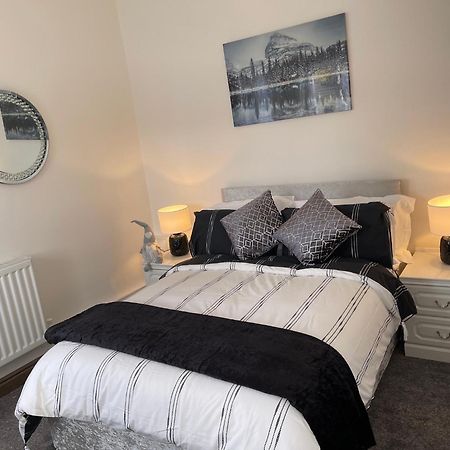 Tollgate House - Luxury Cozy Cottage - Huge Hot Tub - Alton Towers Cheadle  Exterior photo