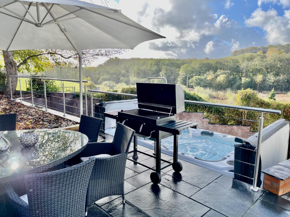 Tollgate House - Luxury Cozy Cottage - Huge Hot Tub - Alton Towers Cheadle  Exterior photo