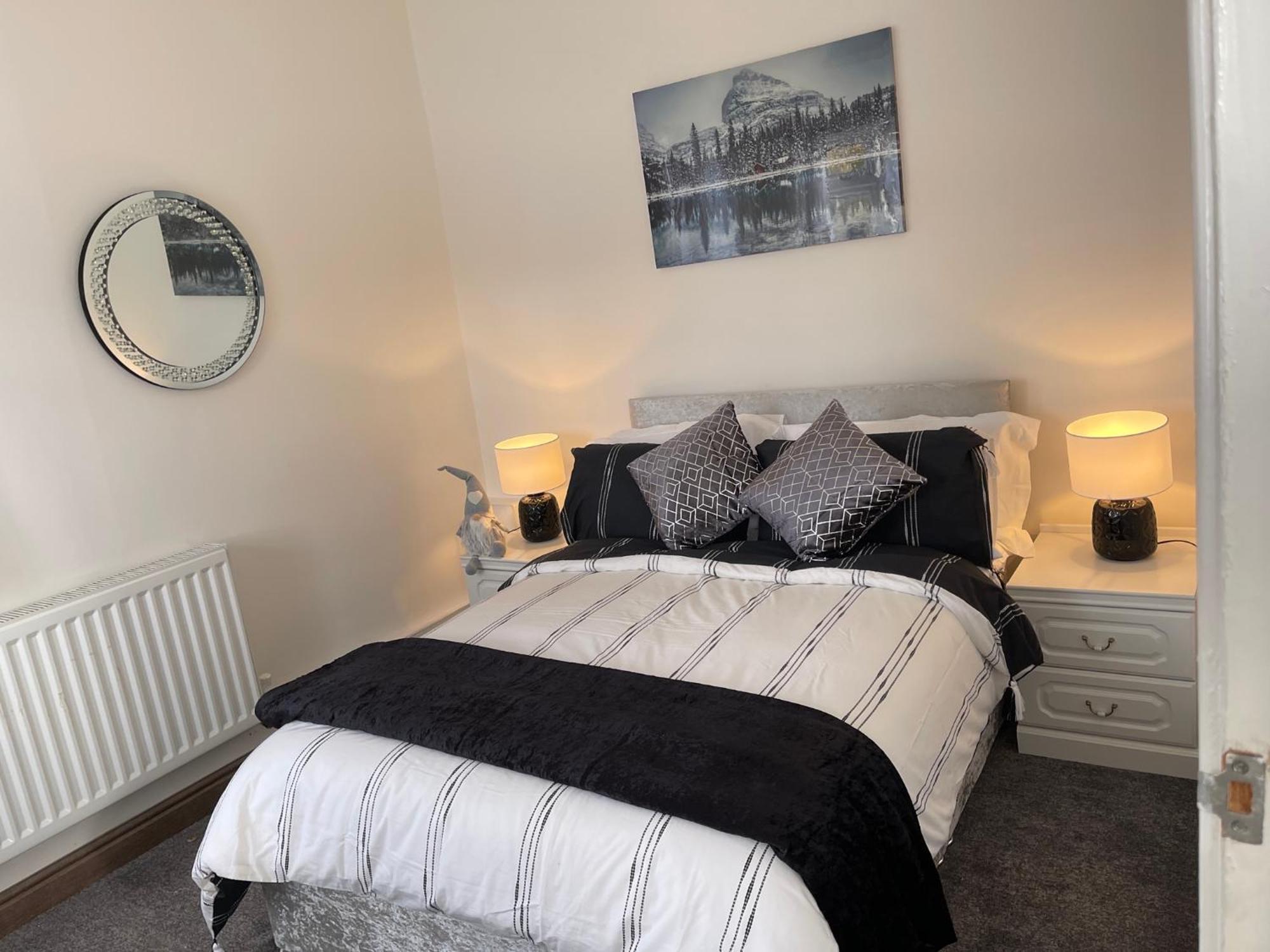 Tollgate House - Luxury Cozy Cottage - Huge Hot Tub - Alton Towers Cheadle  Exterior photo